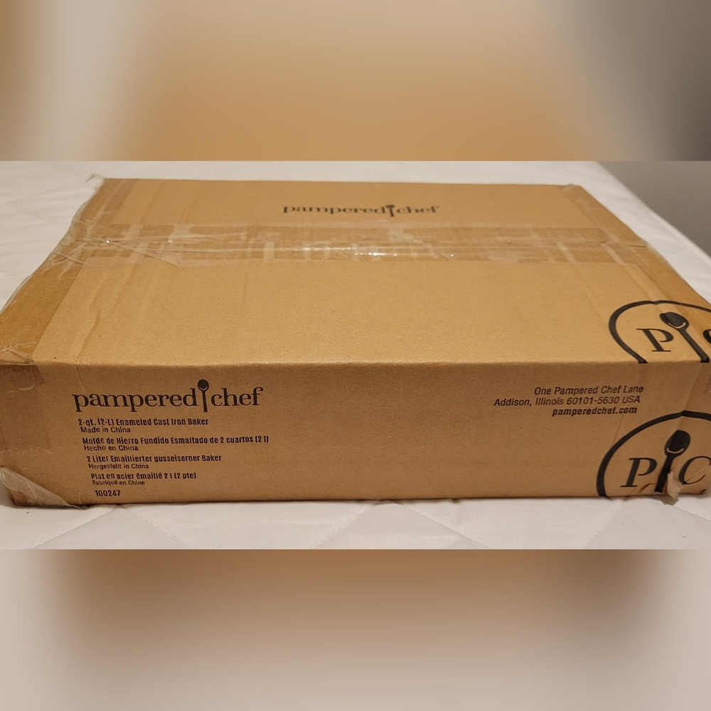 Pampered Chef 2 qt enameled Cast iron baker - Picture 4 of 4